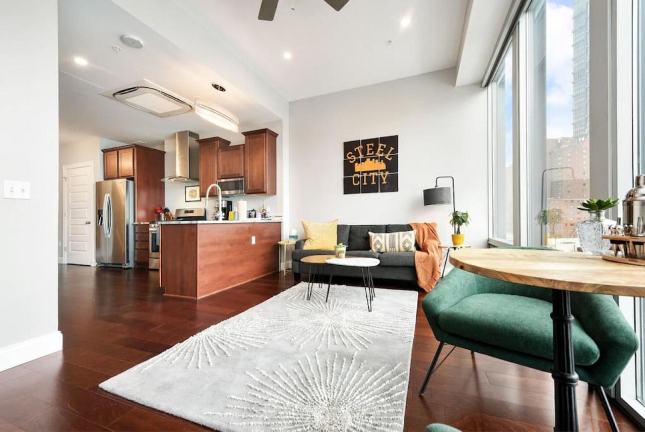 Hostwise Stays - The Washington At Chatham - Free Parking, Private Gym, Skyline Views! Pittsburgh Buitenkant foto