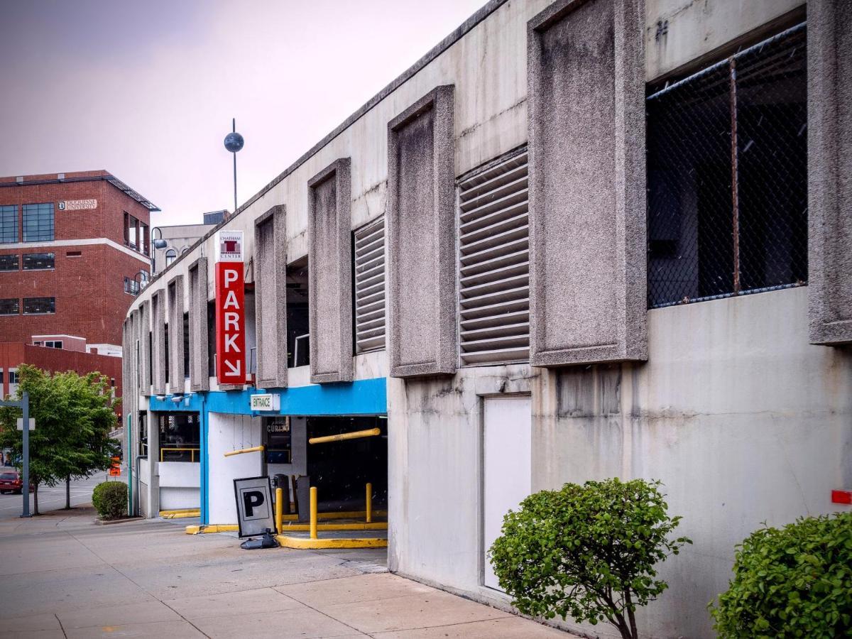 Hostwise Stays - The Washington At Chatham - Free Parking, Private Gym, Skyline Views! Pittsburgh Buitenkant foto